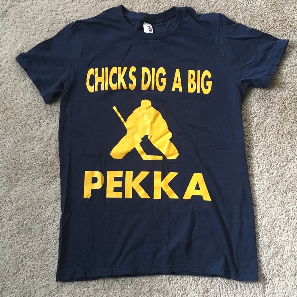 Chicks dig a big Pekka T-shirt